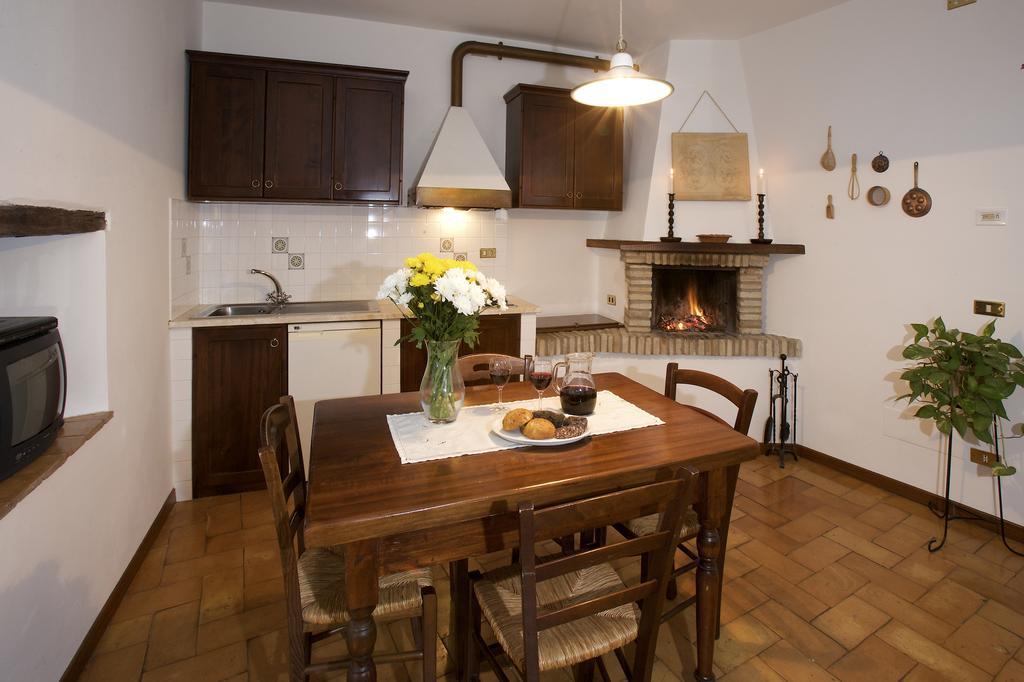 Brigolante Guest Apartments Asís Habitación foto